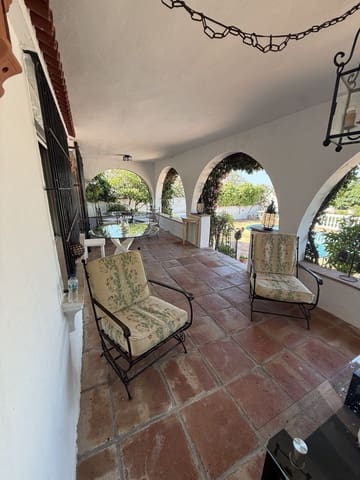 3 soveværelse Villa til salg i Nueva Andalucia, Marbella - € 699.000 (Ref: 9998212)