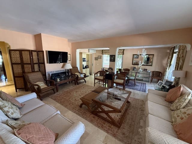 3 soveværelse Villa til salg i Nueva Andalucia, Marbella - € 699.000 (Ref: 9998212)
