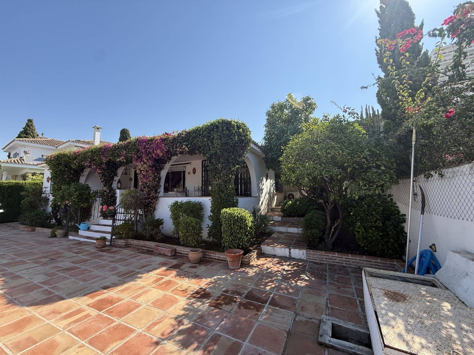 3 bedroom Villa for sale in Nueva Andalucia - € 699,000 (Ref: 9998212)
