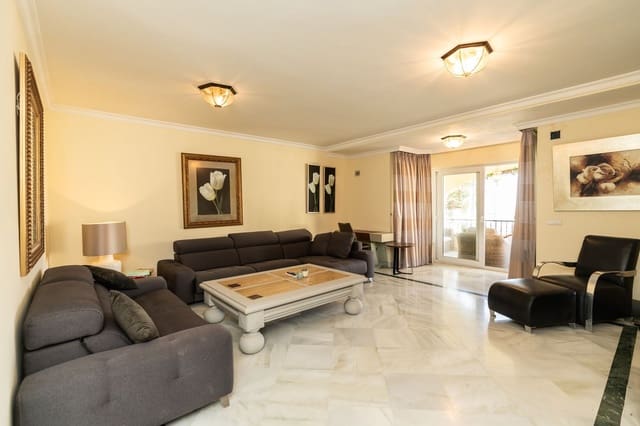 2 slaapkamer Appartement te koop in Elviria, Marbella - € 810.000 (Ref: 9998213)
