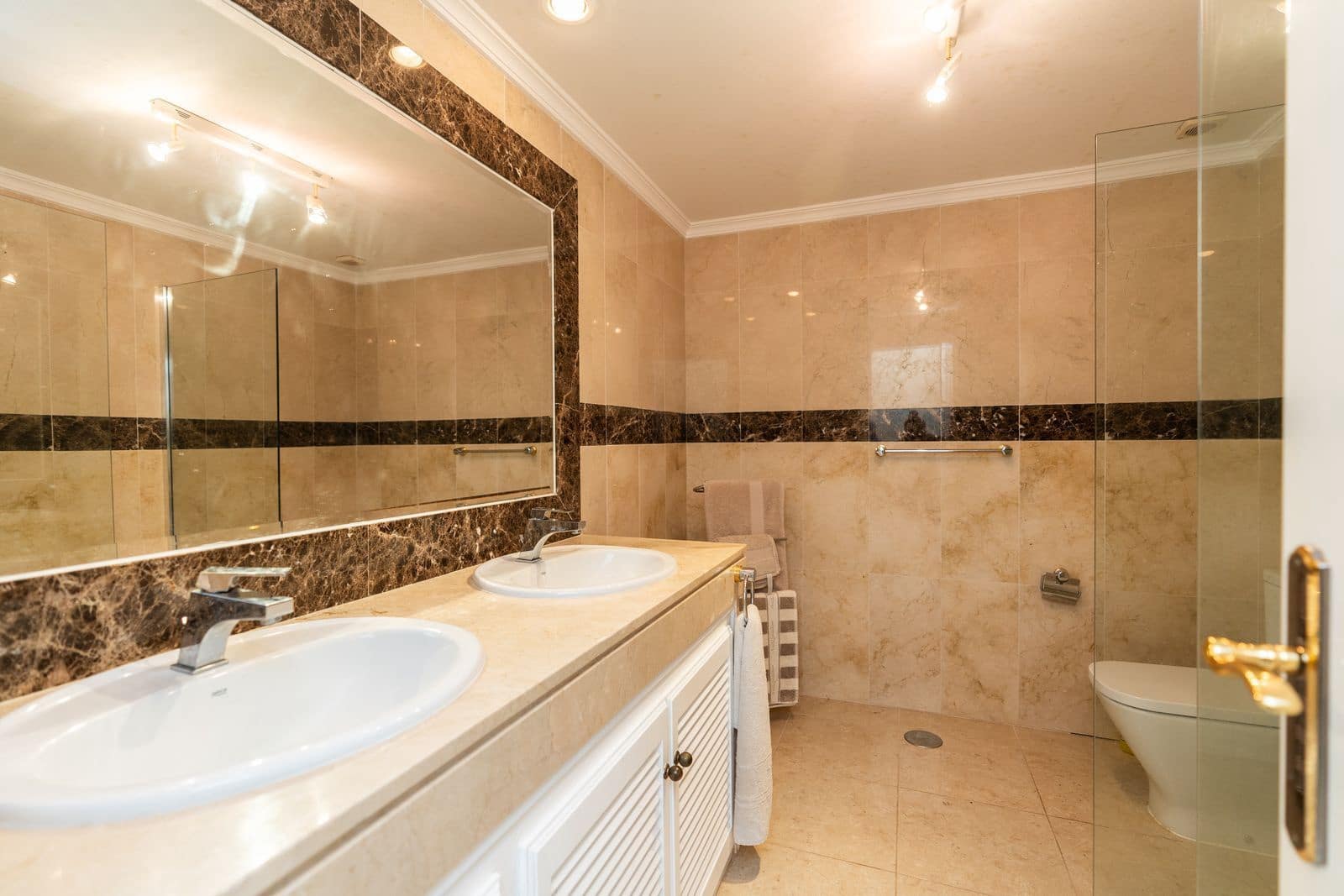 2 slaapkamer Appartement te koop in Elviria - € 810.000 (Ref: 9998213)