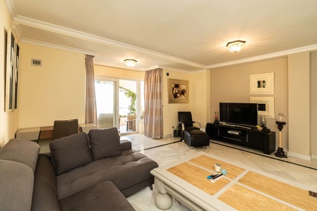 2 slaapkamer Appartement te koop in Elviria, Marbella - € 810.000 (Ref: 9998213)