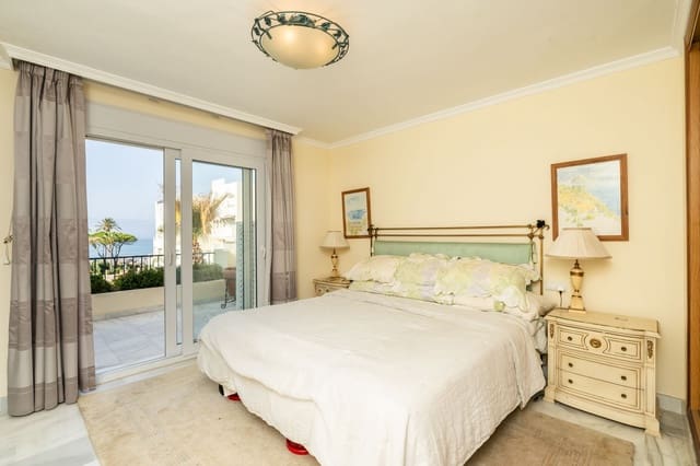 2 slaapkamer Appartement te koop in Elviria, Marbella - € 810.000 (Ref: 9998213)