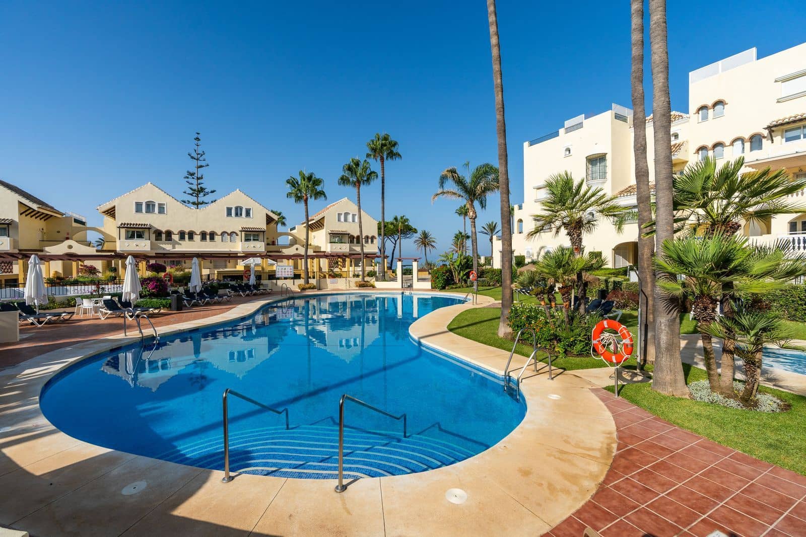 2 slaapkamer Appartement te koop in Elviria - € 810.000 (Ref: 9998213)