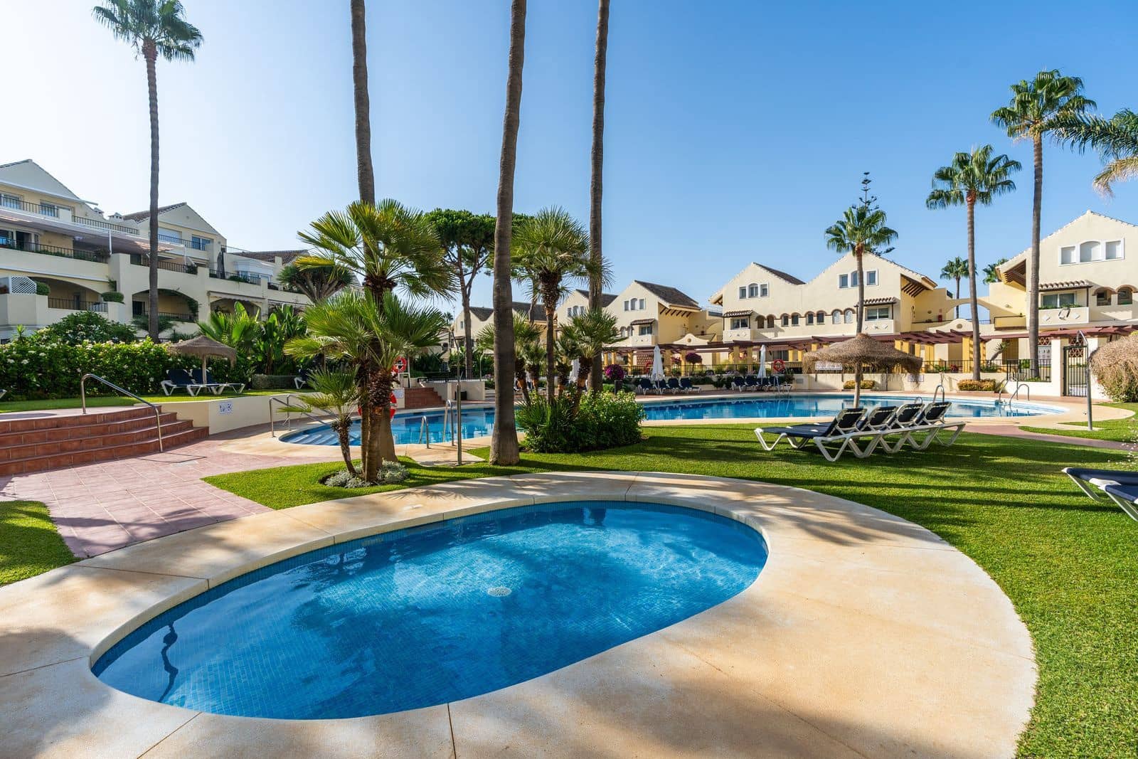 2 slaapkamer Appartement te koop in Elviria - € 810.000 (Ref: 9998213)
