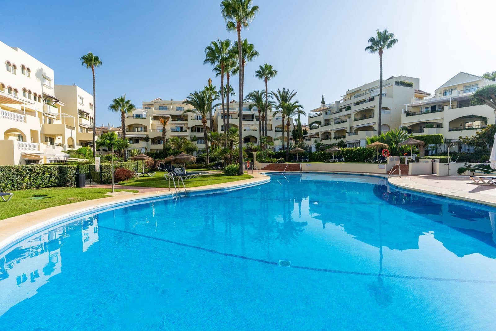 2 slaapkamer Appartement te koop in Elviria - € 810.000 (Ref: 9998213)