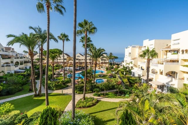 2 slaapkamer Appartement te koop in Elviria, Marbella - € 810.000 (Ref: 9998213)