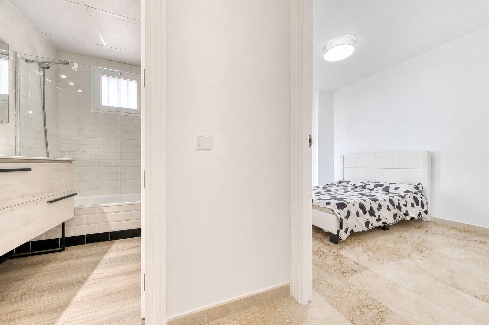 2 bedroom Apartment for sale in La Duquesa / Puerto de la Duquesa - € 260,000 (Ref: 9998217)