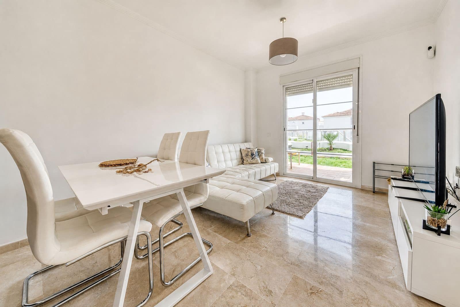 2 bedroom Apartment for sale in La Duquesa / Puerto de la Duquesa - € 260,000 (Ref: 9998217)