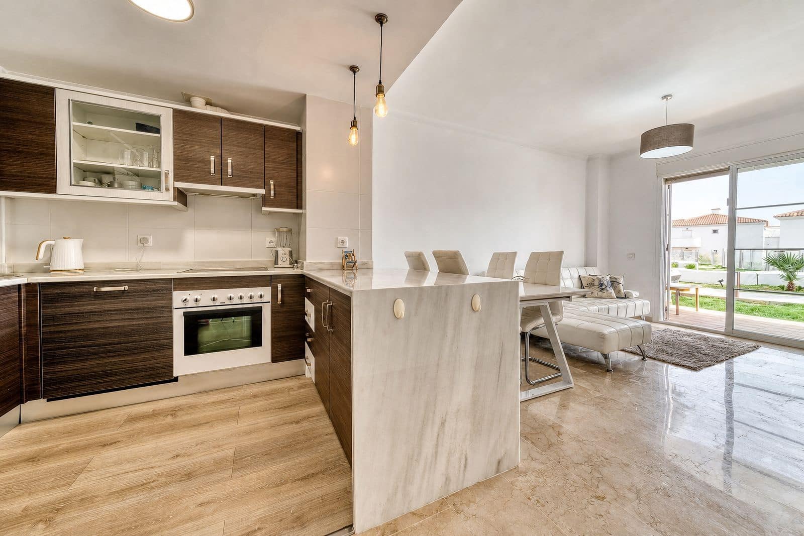 2 bedroom Apartment for sale in La Duquesa / Puerto de la Duquesa - € 260,000 (Ref: 9998217)