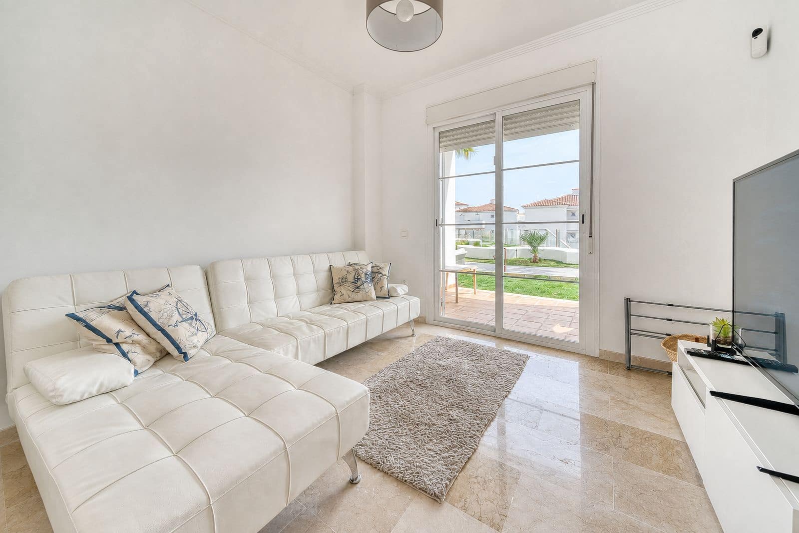 2 bedroom Apartment for sale in La Duquesa / Puerto de la Duquesa - € 260,000 (Ref: 9998217)