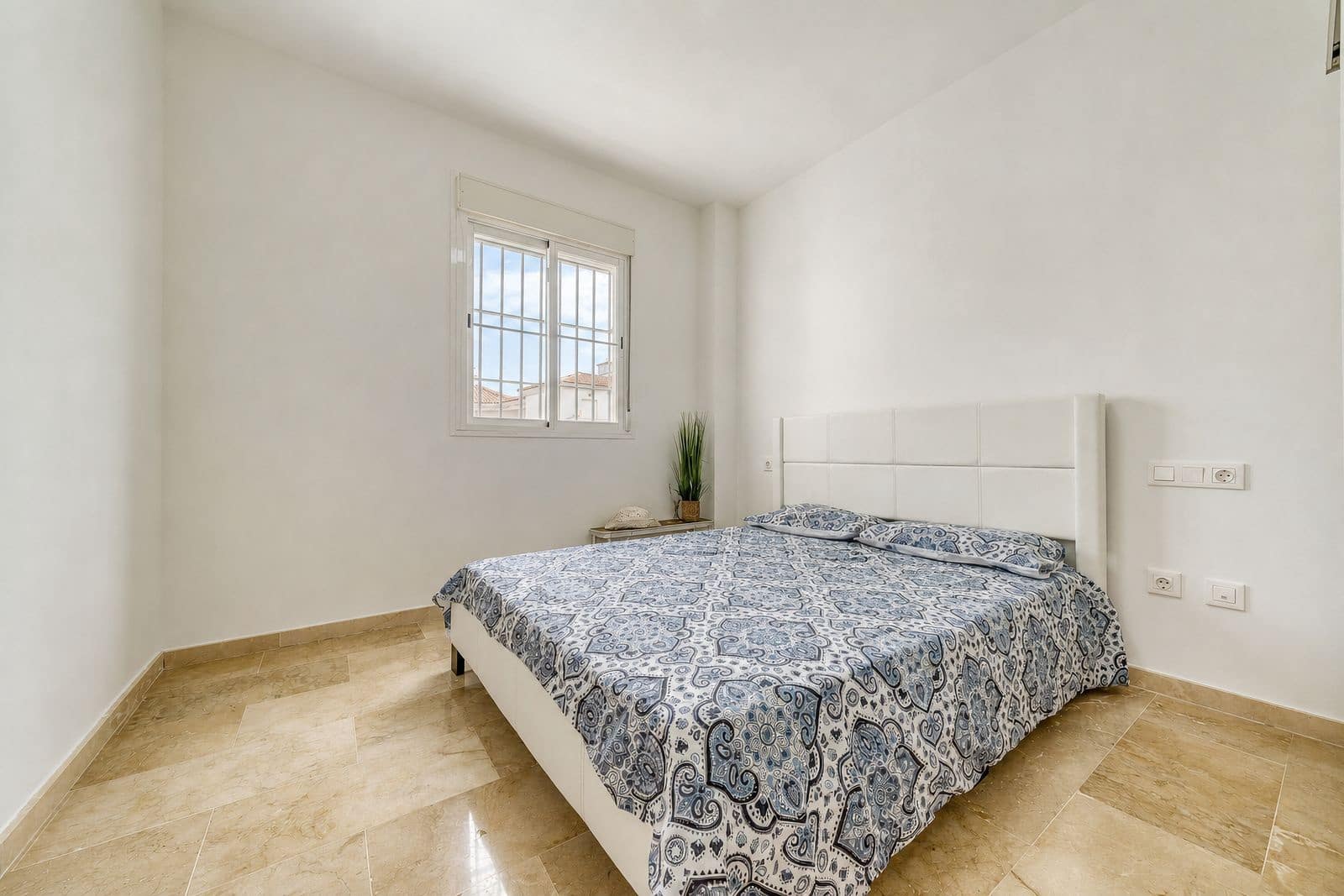 2 bedroom Apartment for sale in La Duquesa / Puerto de la Duquesa - € 260,000 (Ref: 9998217)