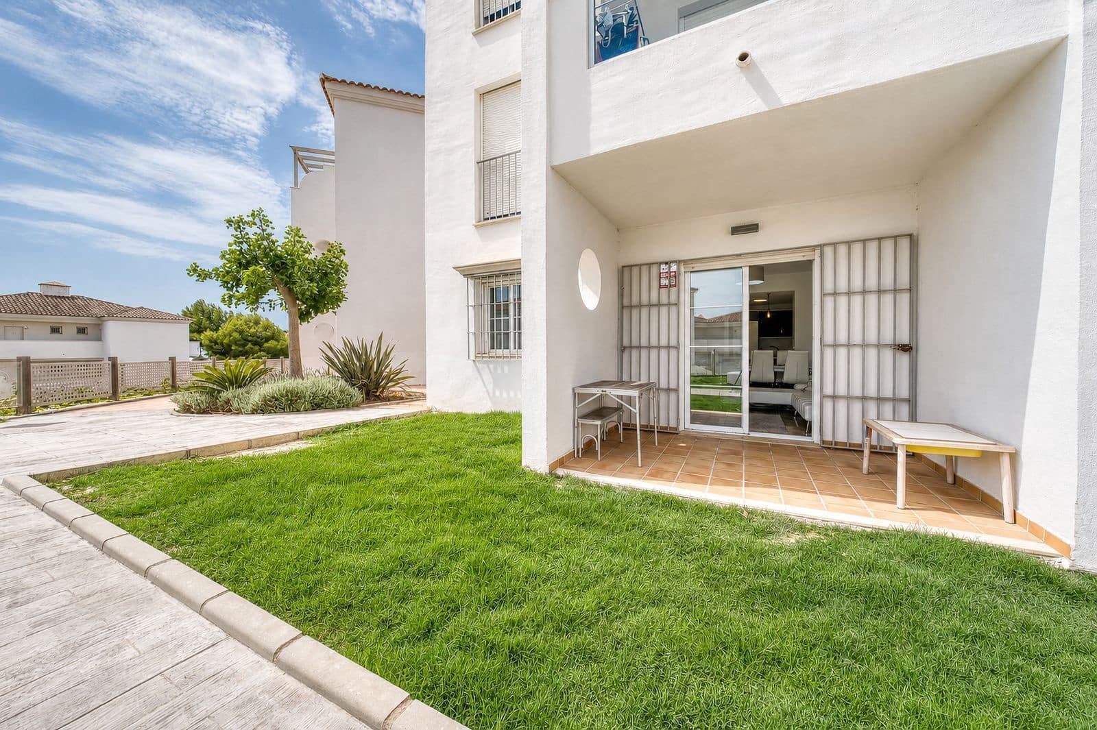 2 bedroom Apartment for sale in La Duquesa / Puerto de la Duquesa - € 260,000 (Ref: 9998217)