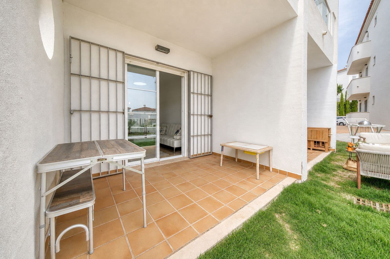 2 bedroom Apartment for sale in La Duquesa / Puerto de la Duquesa - € 260,000 (Ref: 9998217)