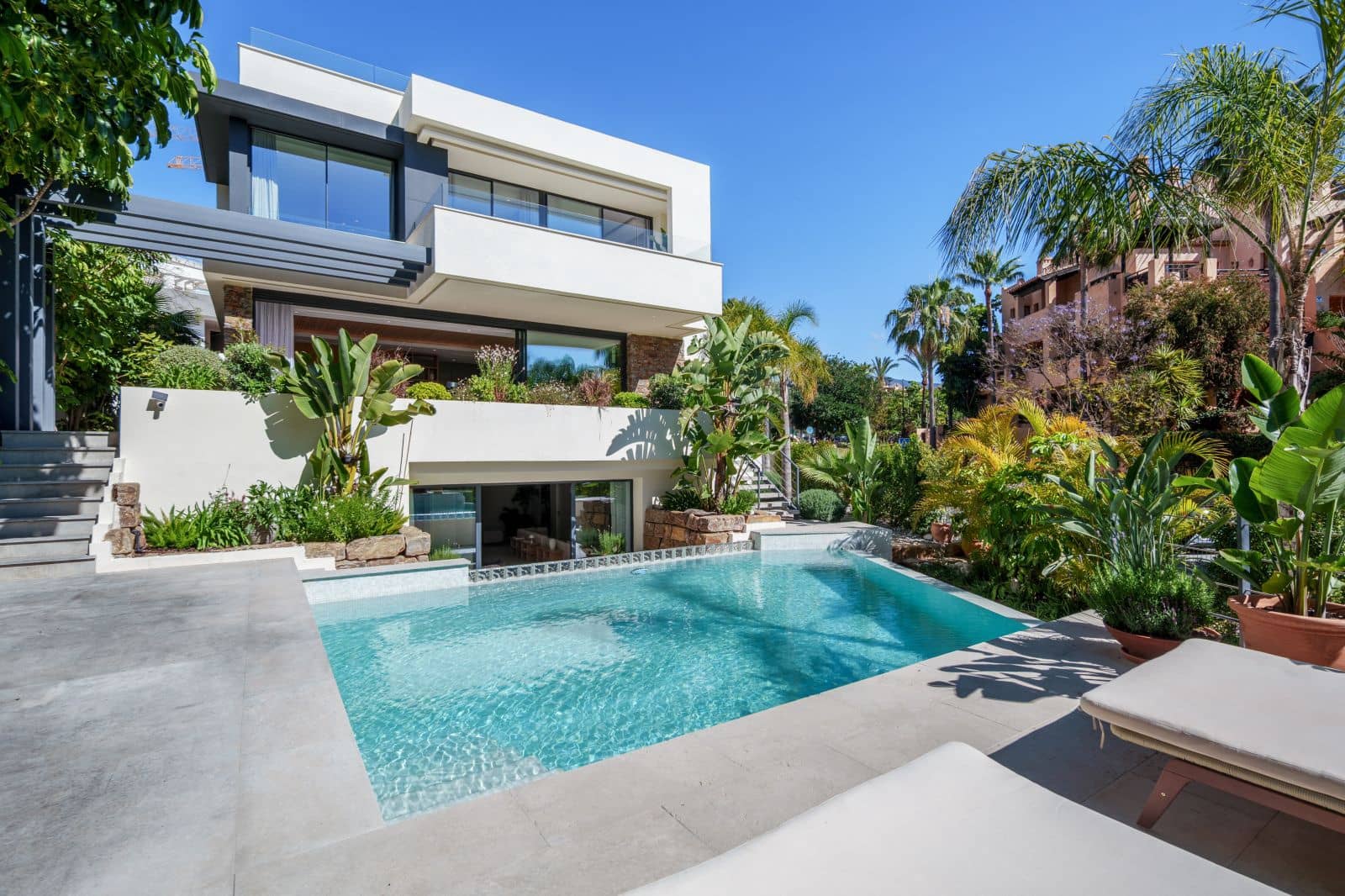 4 soveværelse Villa til salg i El Paraiso - € 2.750.000 (Ref: 9998236)