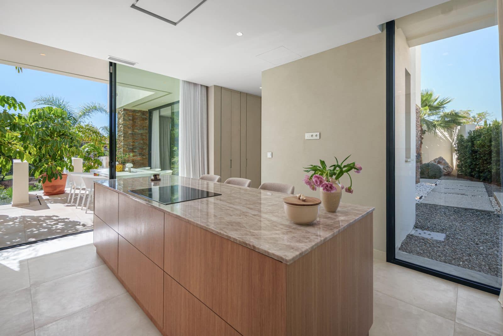 4 soveværelse Villa til salg i El Paraiso - € 2.750.000 (Ref: 9998236)