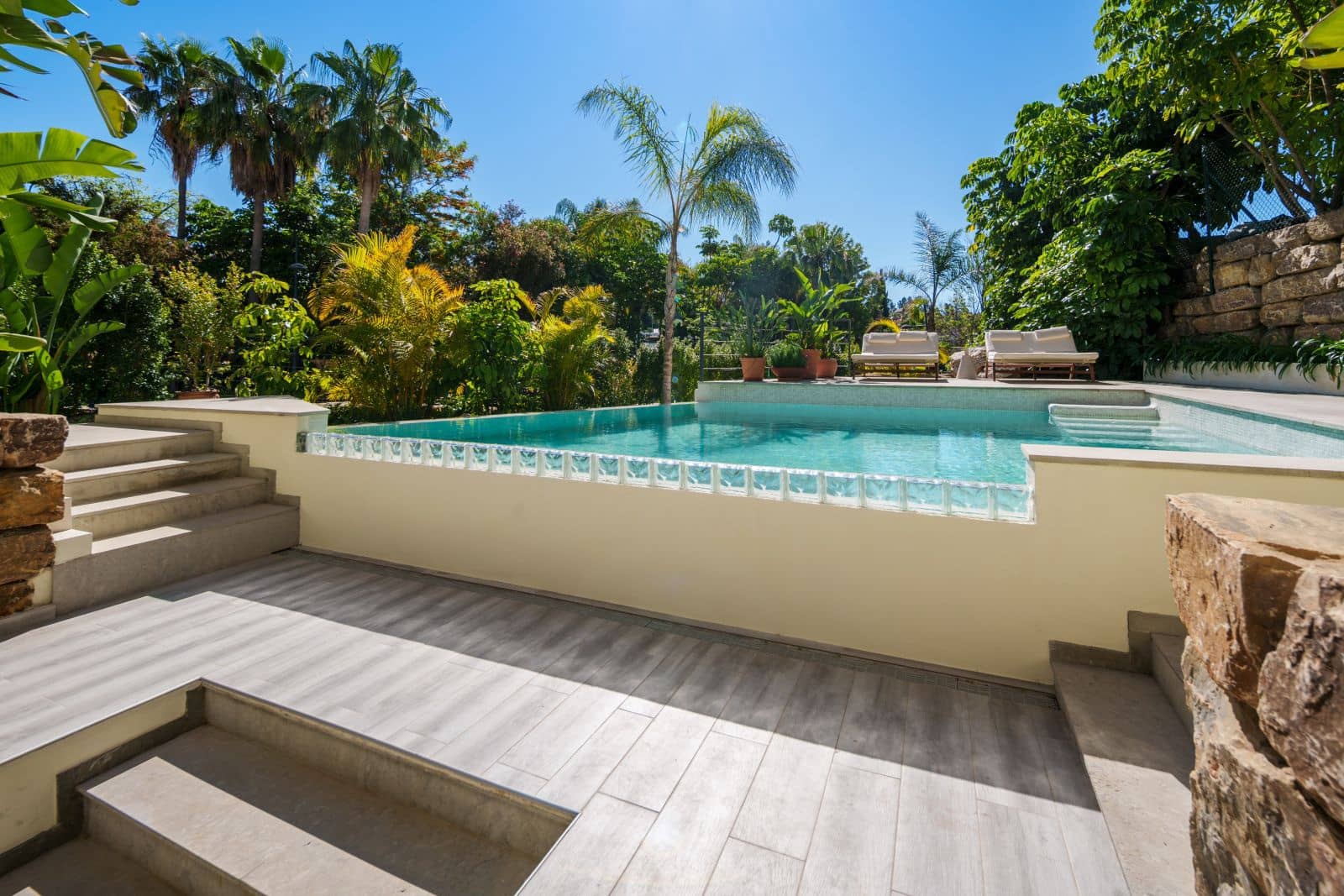 4 soveværelse Villa til salg i El Paraiso - € 2.750.000 (Ref: 9998236)