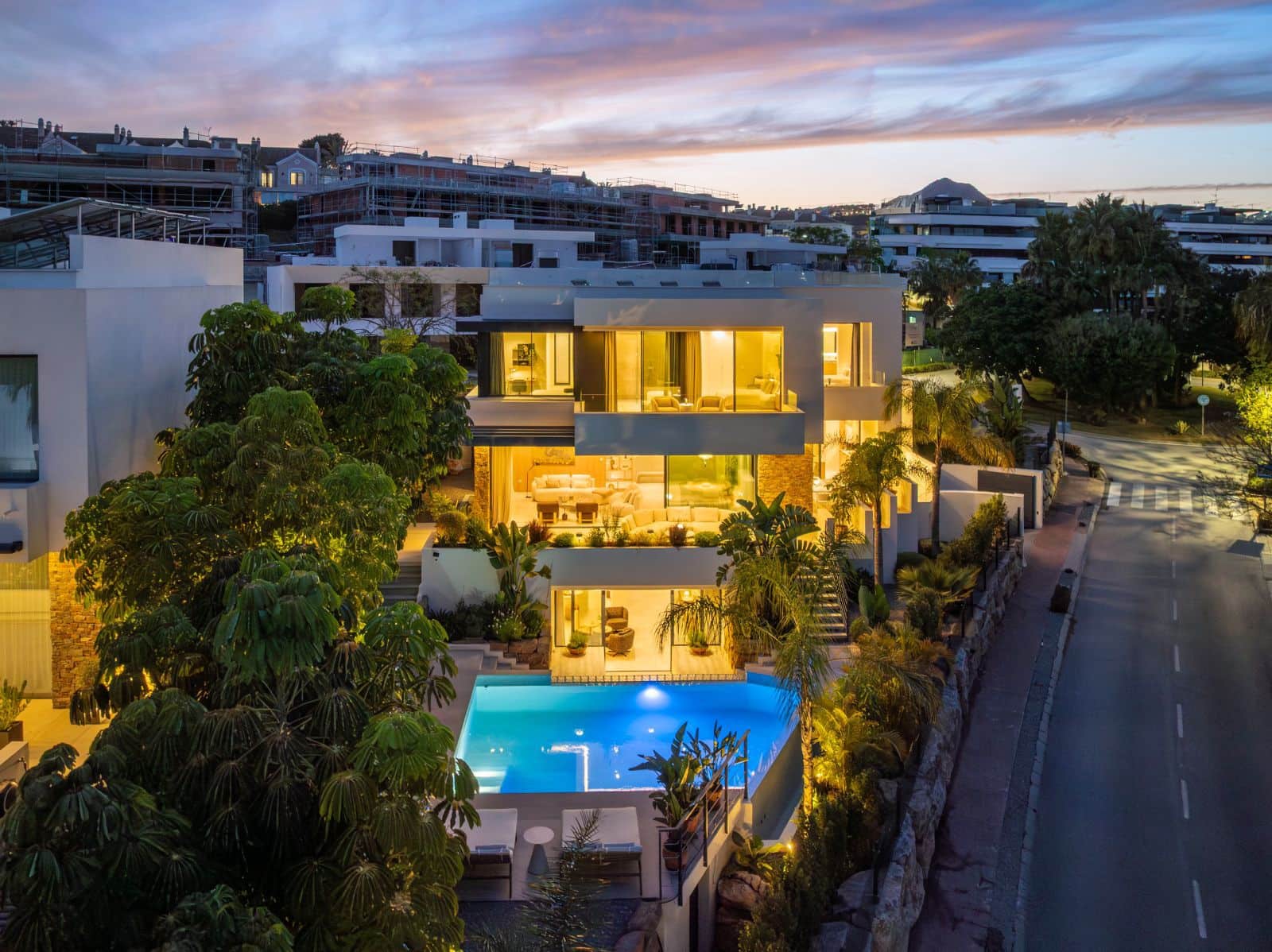 4 soveværelse Villa til salg i El Paraiso - € 2.750.000 (Ref: 9998236)