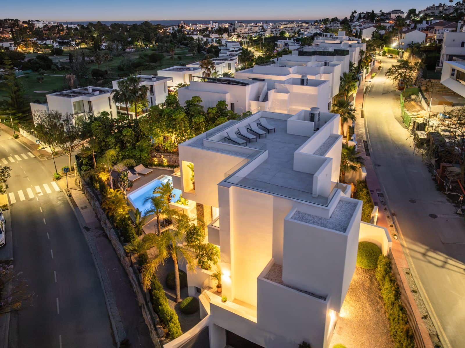 4 soveværelse Villa til salg i El Paraiso - € 2.750.000 (Ref: 9998236)