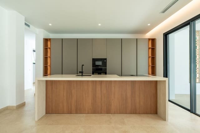 Chalet de 6 habitaciones en Sotogrande Costa, San Roque en venta - 2.600.000 € (Ref: 9998237)