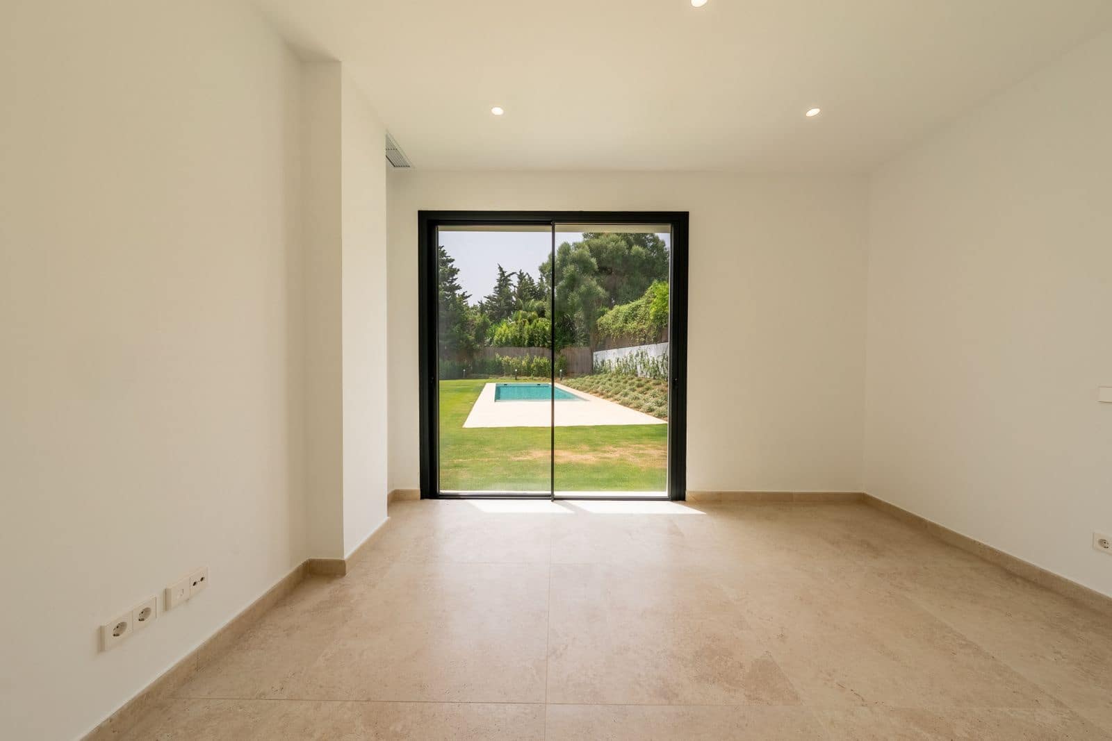 Chalet de 6 habitaciones en Sotogrande en venta - 2.600.000 € (Ref: 9998237)