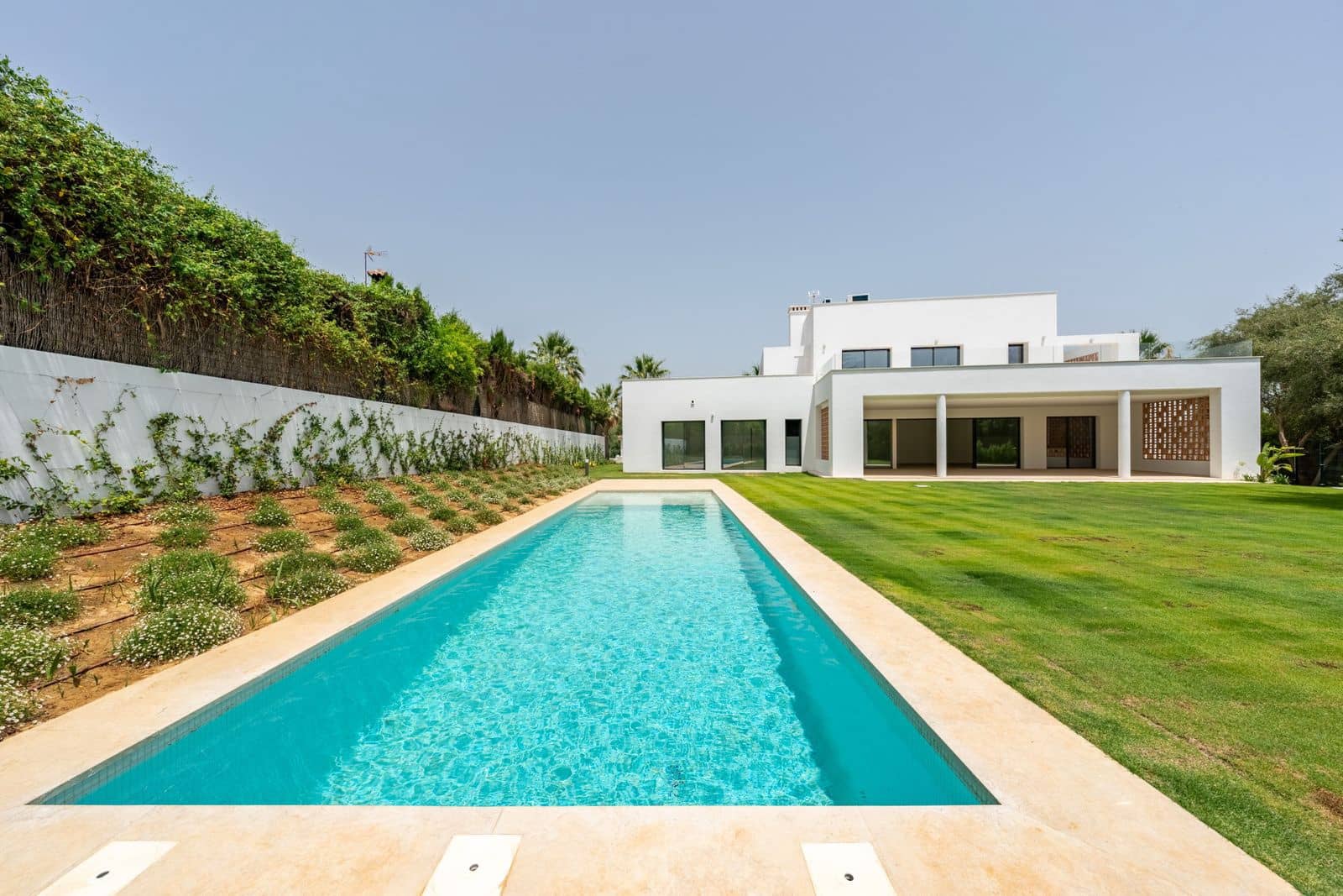 Chalet de 6 habitaciones en Sotogrande en venta - 2.600.000 € (Ref: 9998237)