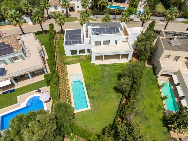 Chalet de 6 habitaciones en Sotogrande Costa, San Roque en venta - 2.600.000 € (Ref: 9998237)