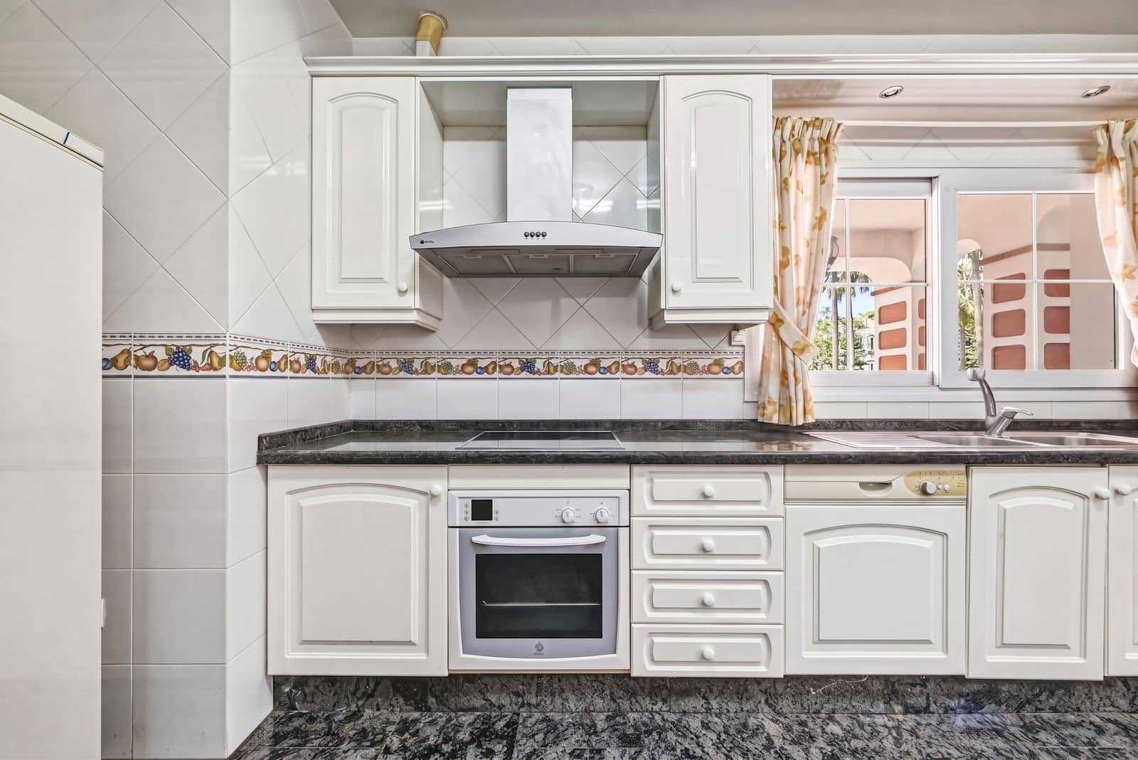 5 makuuhuone Huvila myytävänä paikassa Benalmadena - 949 000 € (Ref: 9998242)