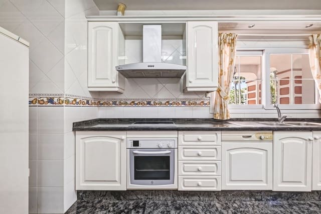 5 makuuhuone Huvila myytävänä paikassa Benalmádena - 949 000 € (Ref: 9998242)