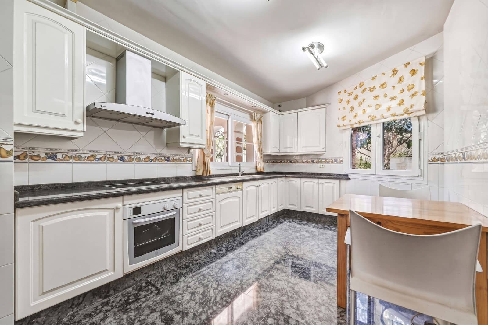 5 makuuhuone Huvila myytävänä paikassa Benalmadena - 949 000 € (Ref: 9998242)
