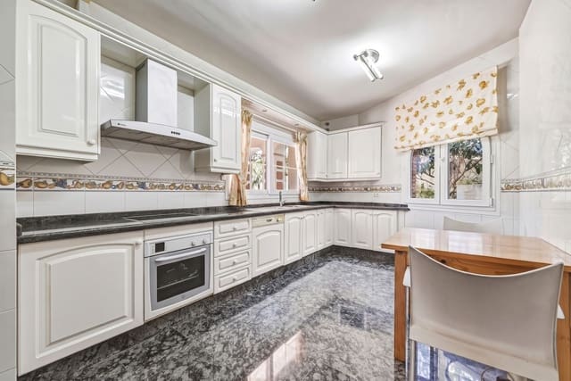 5 makuuhuone Huvila myytävänä paikassa Benalmádena - 949 000 € (Ref: 9998242)