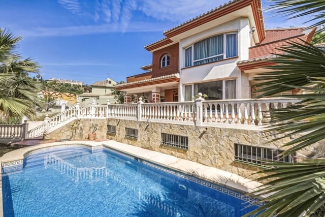 5 makuuhuone Huvila myytävänä paikassa Benalmádena - 949 000 € (Ref: 9998242)