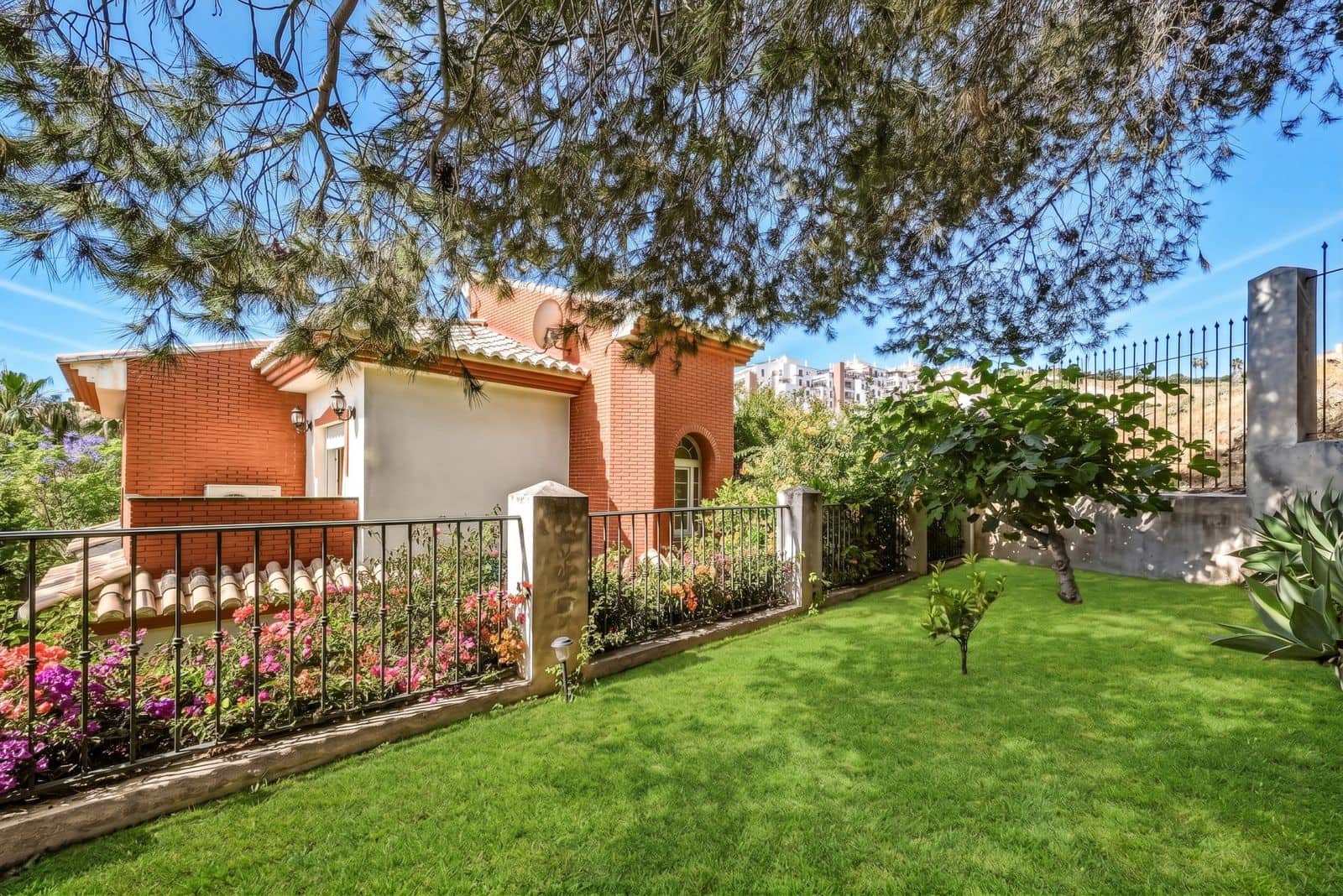 5 makuuhuone Huvila myytävänä paikassa Benalmadena - 949 000 € (Ref: 9998242)