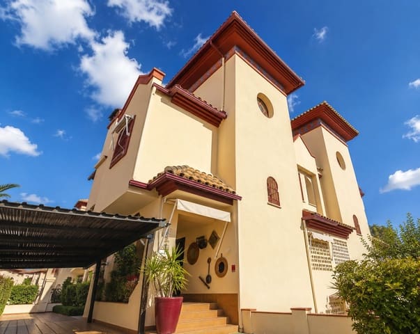 5 soverom Hus til salgs i Torrequebrada, Benalmádena - € 700 000 (Ref: 9998248)
