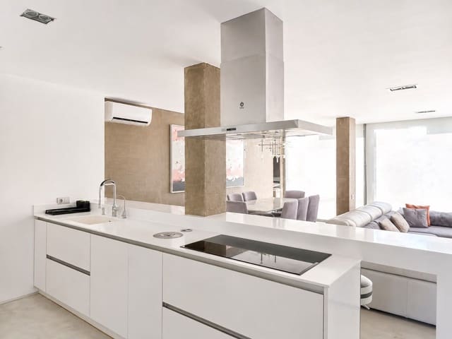 3 soverom Kjedet enebolig til salgs i Nueva Andalucia, Marbella - € 1 200 000 (Ref: 9998252)