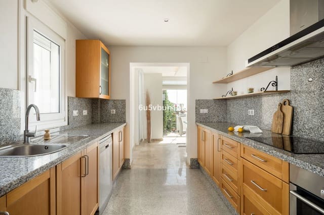 3 soveværelse Villa til salg i Santa Clara, Marbella - € 1.600.000 (Ref: 9998253)