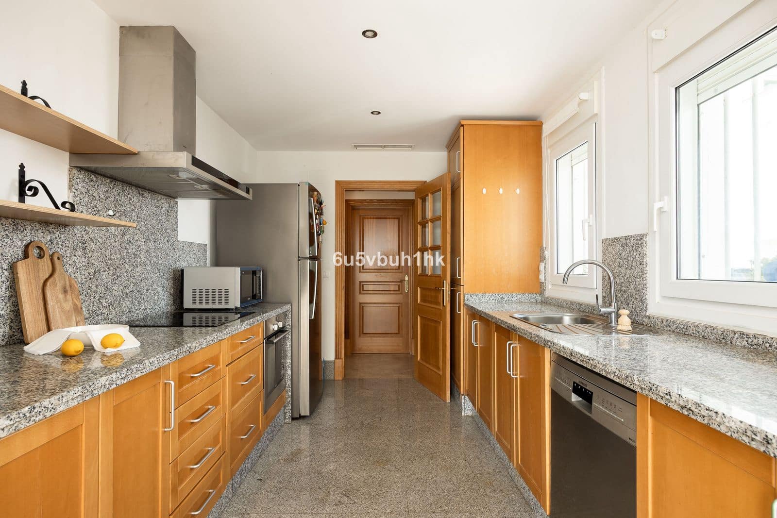3 soveværelse Villa til salg i Marbella - € 1.600.000 (Ref: 9998253)