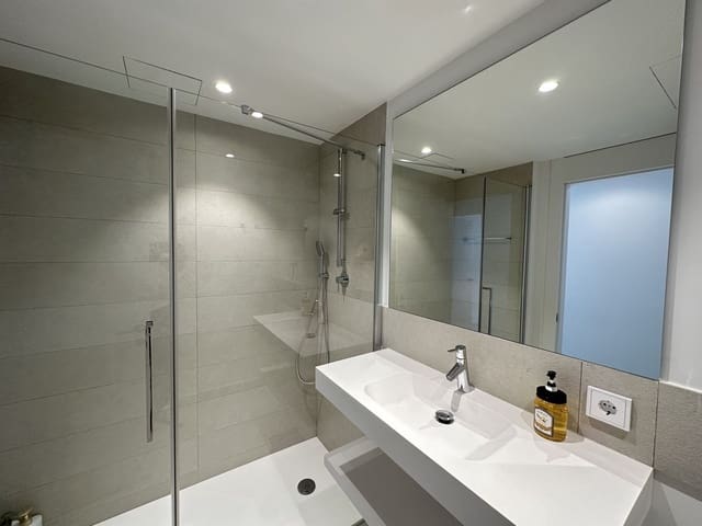 Apartamento de 2 habitaciones en Benalmádena en venta - 585.000 € (Ref: 9998263)