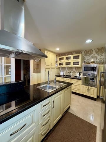 4 bedroom Penthouse for sale in Estepona - € 529,000 (Ref: 9998268)