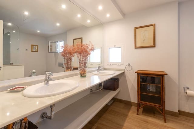 2 soveværelse Lejlighed til salg i Golden Mile, Marbella - € 2.425.000 (Ref: 9998275)