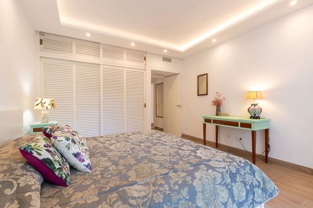 2 soveværelse Lejlighed til salg i Golden Mile, Marbella - € 2.425.000 (Ref: 9998275)