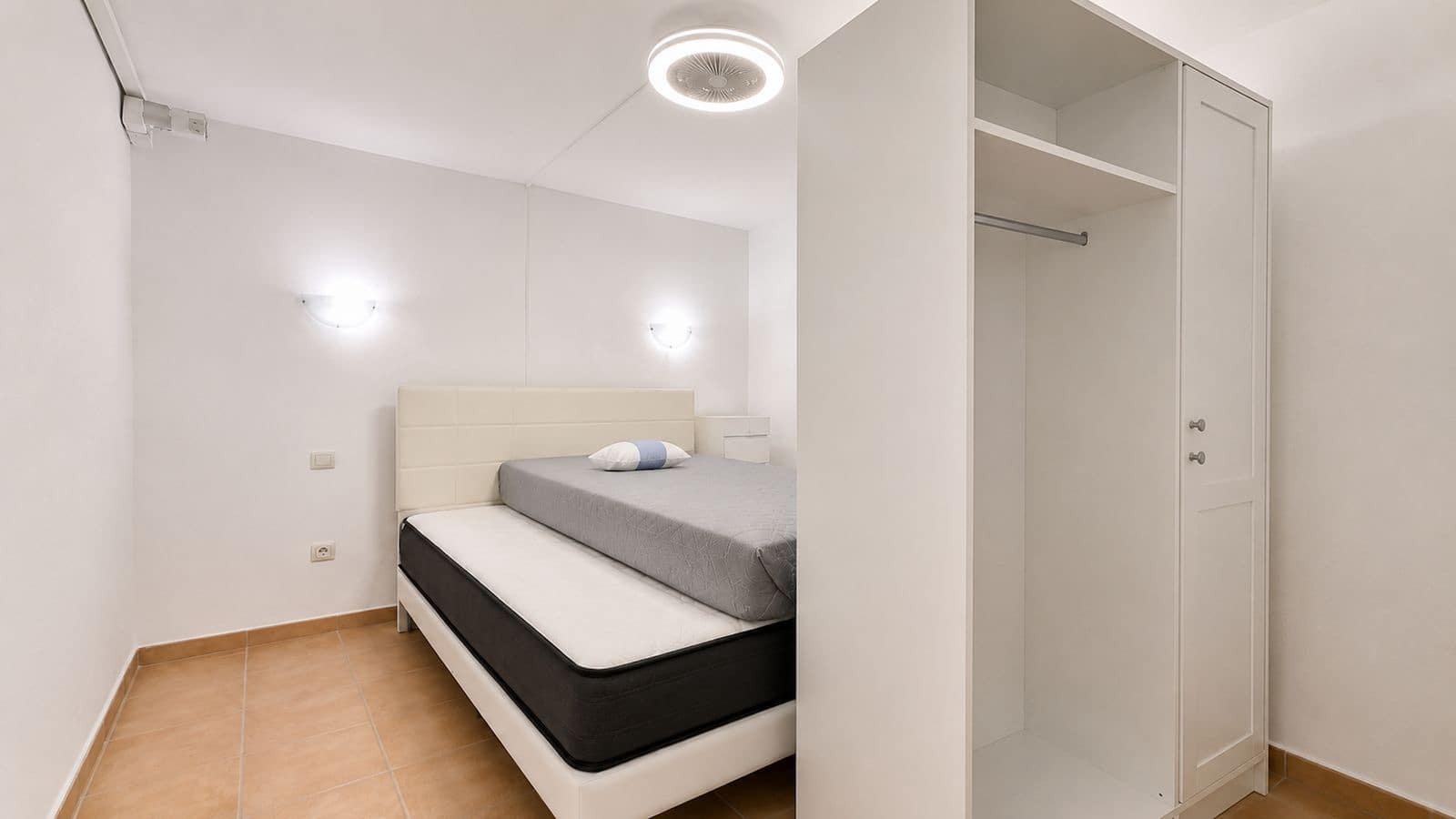 9 soverom Kjedet enebolig til salgs i Nueva Andalucia - € 1 450 000 (Ref: 9998279)