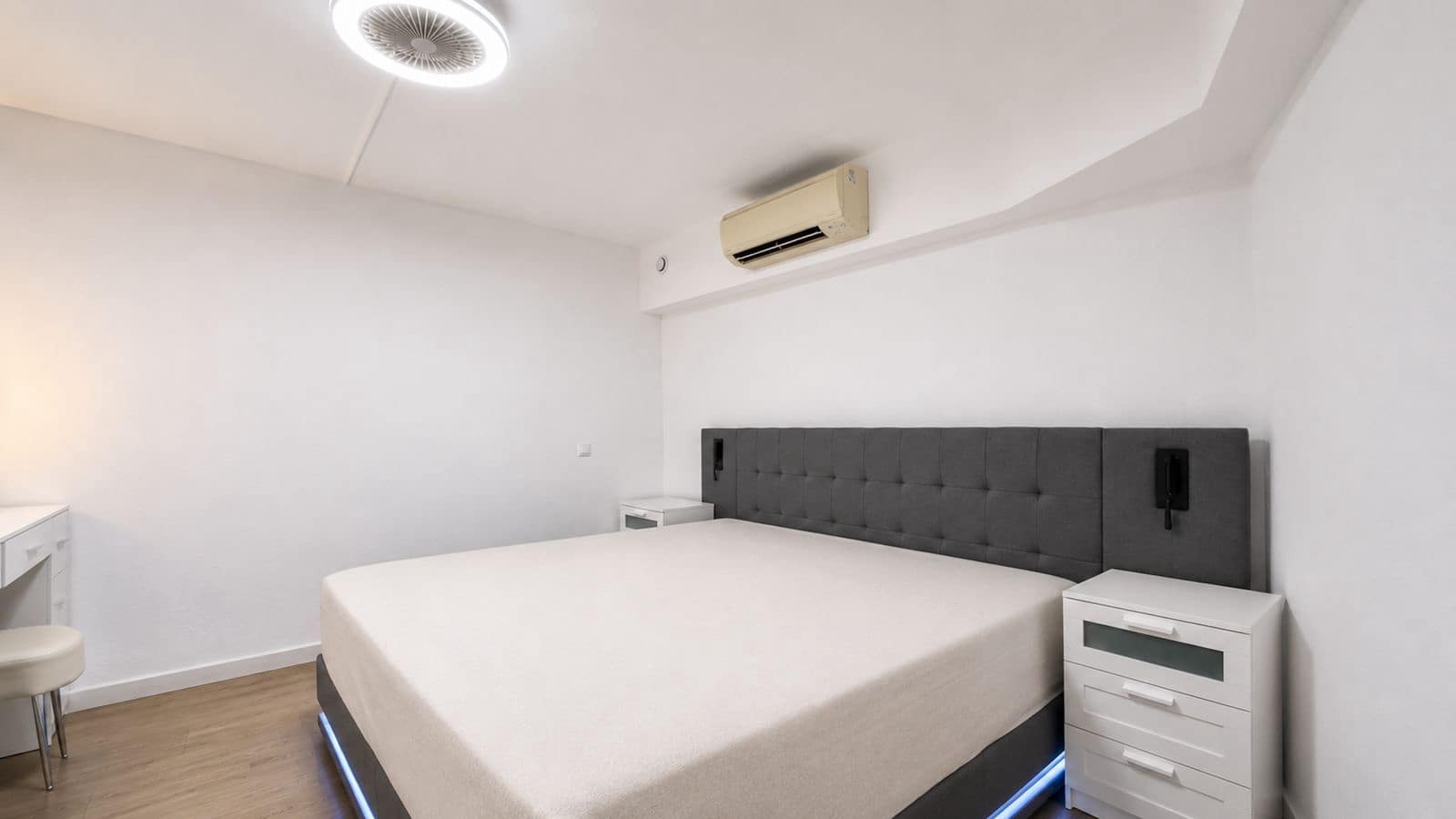 9 soverom Kjedet enebolig til salgs i Nueva Andalucia - € 1 450 000 (Ref: 9998279)