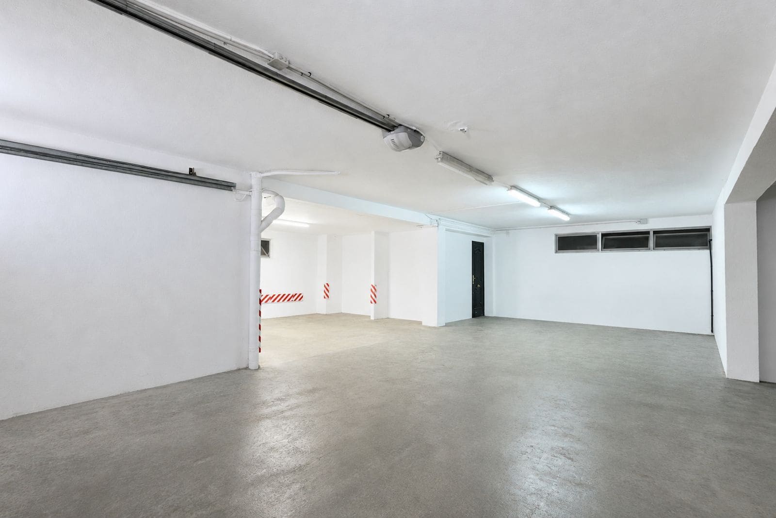 9 soverom Kjedet enebolig til salgs i Nueva Andalucia - € 1 450 000 (Ref: 9998279)