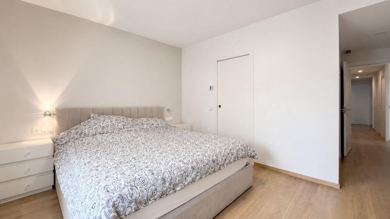 9 soverom Kjedet enebolig til salgs i Nueva Andalucia - € 1 450 000 (Ref: 9998279)