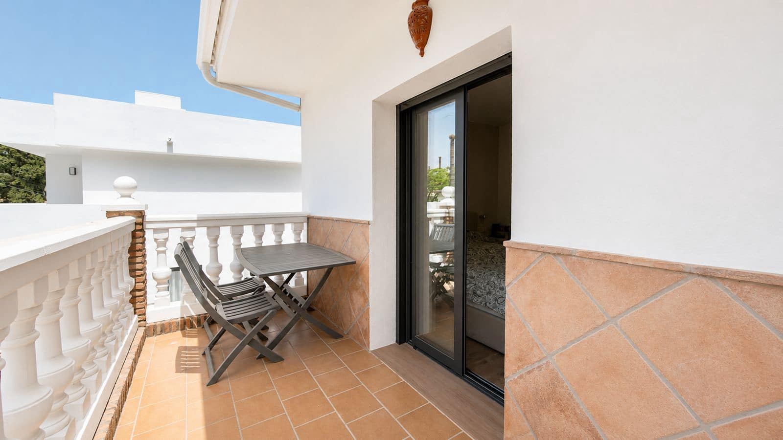 9 soverom Kjedet enebolig til salgs i Nueva Andalucia - € 1 450 000 (Ref: 9998279)