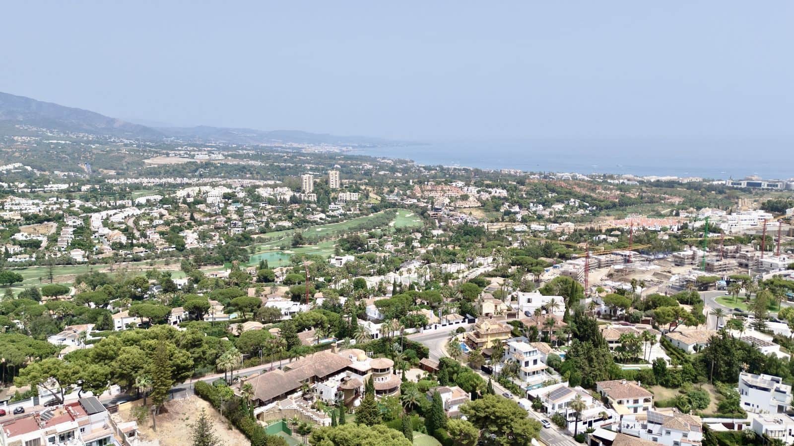 9 soverom Kjedet enebolig til salgs i Nueva Andalucia - € 1 450 000 (Ref: 9998279)