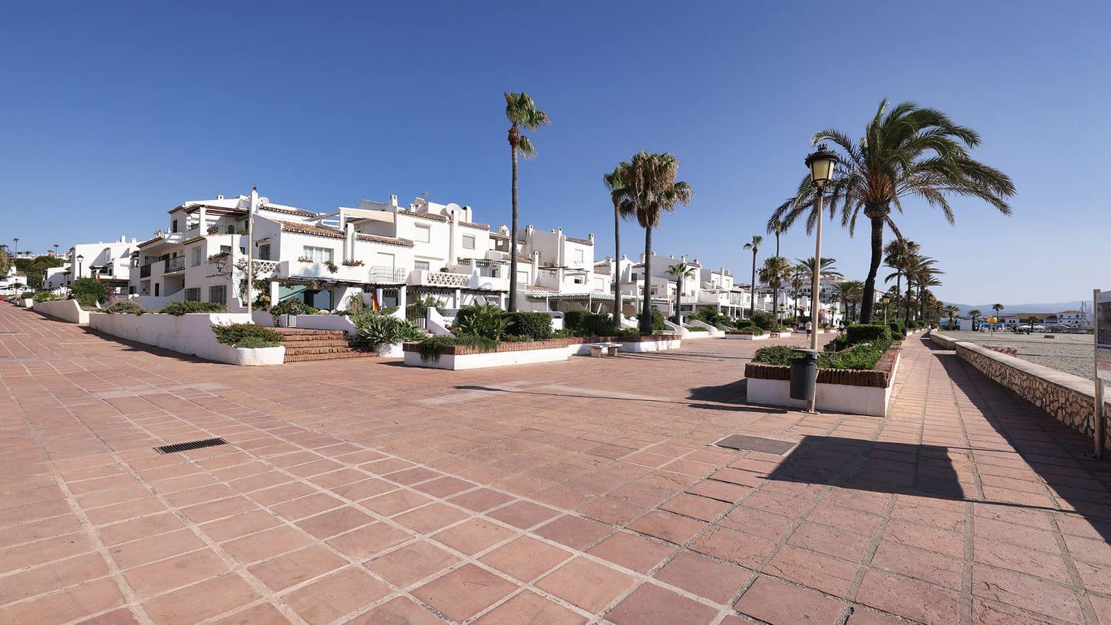 2 Zimmer Penthouse zu verkaufen in La Duquesa / Puerto de la Duquesa - 299.000 € (Ref: 9998281)