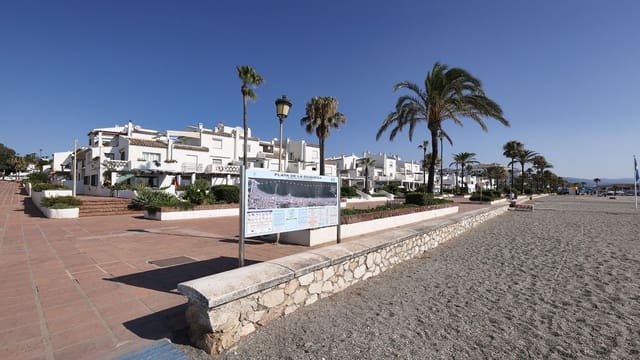 2 Zimmer Penthouse zu verkaufen in La Duquesa / Puerto de la Duquesa, Manilva - 299.000 € (Ref: 9998281)