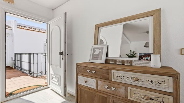 2 Zimmer Penthouse zu verkaufen in La Duquesa / Puerto de la Duquesa, Manilva - 299.000 € (Ref: 9998281)
